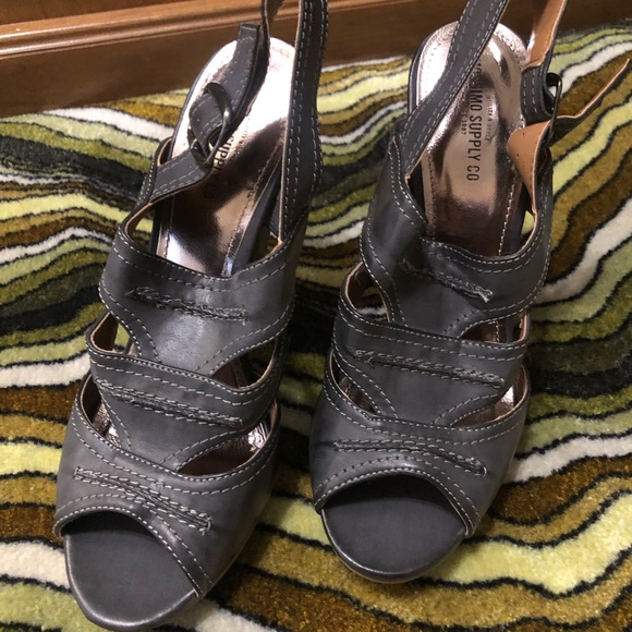 5/$20 Mossimo Platform Strappy Heels - Picture 2 of 7